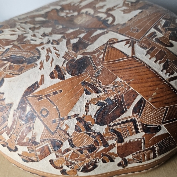 Vintage Large Hand Carved Peruvian Gourd Folk Art Bowl - Picture 8 of 13